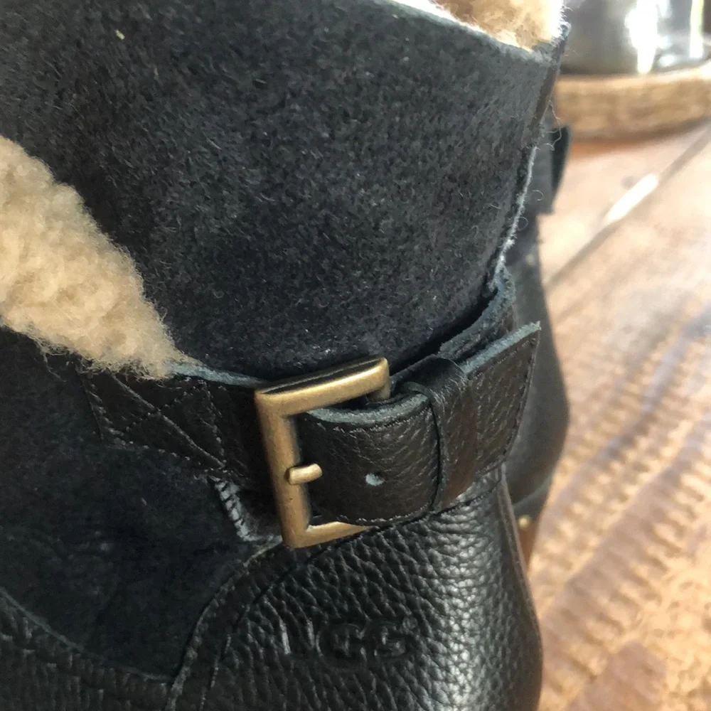 UGG stacked heel ankle boot size 7